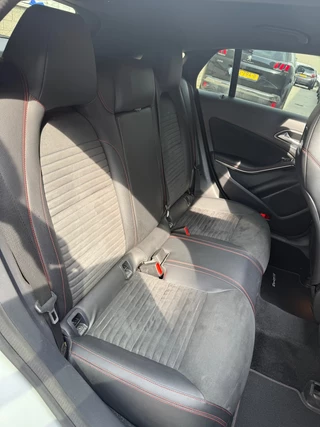Mercedes-Benz CLA Mercedes-Benz CLA-klasse Shooting Brake 200 OrangeArt Edition|Panorama|Amg-Line|Dodehoekdetector - afbeelding nr 20
