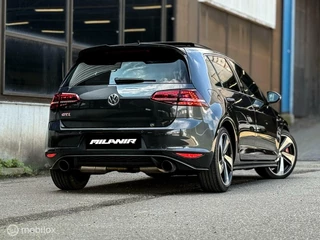 Volkswagen Golf Volkswagen Golf 2.0 TSI GTI Performance |Pano |Akra |CarPlay - afbeelding nr 2