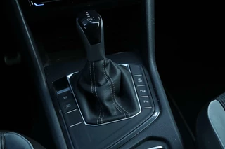 Volkswagen Tiguan Volkswagen Tiguan 1.5 TSI / 2x R-Line / Black Style / Virtual Cockpit / Camera / Matrix LED / Trekhaak / 20