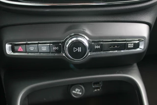 Volvo XC40 Volvo XC40 T4 Recharge R-Design | Stoelverwarming | Parkeercamera | BLIS | Pilot Assist | Electr. Stoelen | Glossy Black | Keyless - afbeelding nr 36