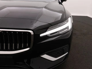 Volvo V60 Volvo V60 2.0 T6 Essential Edition | Driver Assist | Leder | Climate | 19