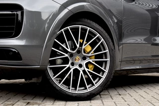 Porsche Cayenne Porsche Cayenne Coupé 3.0 E-Hybrid 462pk Sport Design | Panoramadak | 22'' Velgen | ACC | Head-Up | Bose | Sportchrono | Leder Dashbord | - afbeelding nr 42