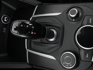 Alfa Romeo Stelvio Alfa Romeo Stelvio 2.0 T Q4 Super | Camera | Sportstoelen | Xenon |  Navigatie | Elektrische achterklep | Cruise control - afbeelding nr 18