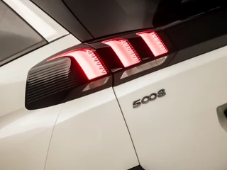 Peugeot 5008 Automaat (APPLE CARPLAY, STOELVERWARMING, LEDER, GROOT NAVI, 360 CAMERA, KEYLESS, SPORTSTOELEN, GETINT GLAS, CRUISE, NIEUWE APK, NIEUWSTAAT) - afbeelding nr 29