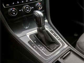 Volkswagen Golf Automaat (APPLE CARPLAY, CLIMATE, STOELVERWARMING, SPORTSTOELEN, LM VELGEN, GETINT GLAS, CRUISE, NIEUWSTAAT) - afbeelding nr 11