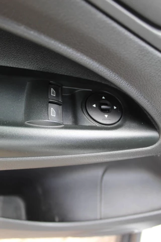 Ford Transit Connect Airco , Trekhaak , Mistlampen voor , Bluetooth Imperial+ladderrol , Laadruimte betimmering - afbeelding nr 6