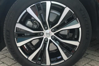 Volvo XC60 Volvo XC60 T6 Recharge AWD Ultimate Dark | Long Range | Panoramadak | Parkeercamera | Stoelverwarming | Pilot Assist | Glossy Black | Keyless - afbeelding nr 12