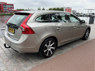 Volvo V60 Volvo V60 2.4 D6 AWD Plug-In Hybrid Momentum Navi Trekhaak Airco/ECC - afbeelding nr 2