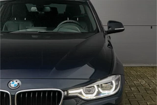 BMW 3 Serie BMW 3 Serie 330i xDrive High Ex M-Sport Individual Schuifdak Navi Pro 18