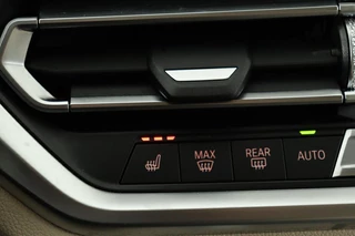 BMW 3 Serie BMW 3-serie 330e eDrive Edition | Adaptive cruise | Leder |  Stoelverwarming | Harman/Kardon | Keyless | Carplay | Live Cockpit | Navigatie | Full LED | Achterbankverwarming - afbeelding nr 16