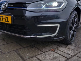 Volkswagen e-Golf e-Golf 136pk Automaat 5-Deurs | Warmtepomp | Navi | Apple Carplay+Android Auto | Clima | Adap. Cruise | Led Koplampen | Pdc V+A | Stoelverwarming | Privacy Glass | 17''lm | Trekhaak - afbeelding nr 47