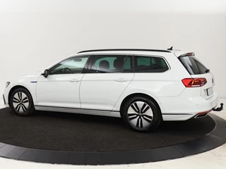 Volkswagen Passat Volkswagen Passat 1.4 TSI PHEV GTE | Adaptive cruise | Trekhaak wegklapbaar | Stoelverwarming |  Navigatie | Full LED - afbeelding nr 2