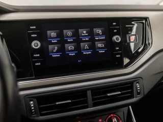 Volkswagen Polo (APPLE CARPLAY, GROOT NAVI, PARKEERSENSOREN, ADAPTIVE CRUISE, GETINT GLAS, SPORTSTOELEN, LM VELGEN, ARMSTEUN, NIEUWE APK, NIEUWSTAAT) - afbeelding nr 23