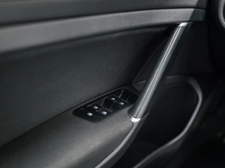 Volkswagen Golf Volkswagen Golf 2.0 TSI GTI Performance Pano Keyless Virtual Trekhaak - afbeelding nr 28