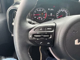 Kia Picanto Kia Picanto 1.0 67pk Automaat  Stoel en Stuur verwarming ,  Navigatie / Apple carplay  / Android auto , Achteruit camera , Bluetooth , Priveglas , Chrome handgrepen , Sport Velgen ,  9.500km !! - afbeelding nr 22