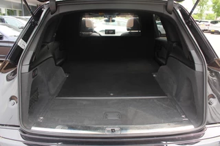 Audi SQ7 Audi SQ7 4.0 TDI quattro GRIJS KENTEKEN / Trekhaak / Panoramadak / 360Camera / Head-up / 23'' / Luchtvering / Keyless / Bose / Dodehoek / DAB / Apple CarPlay / Nachtzicht / Matrix LED / ACC / Stoelverwarming - afbeelding nr 15