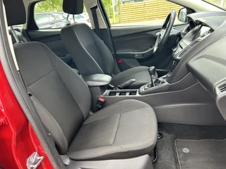 Ford Focus Ford Focus Wagon 1.0 Lease Edition 50% deal 4.975,- ACTIE Trekhaak / Cruise / Clima / Telefoon / Navi - afbeelding nr 31