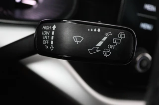 Škoda Kamiq Skoda Kamiq 1.0 TSI Sport Business (STOELVERWARMING, CRUISE CONTROL, PARKEERSENSOREN, ACHTERUITRIJCAMERA, AUTOMAAT) - afbeelding nr 14