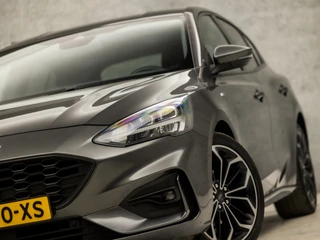 Ford Focus Automaat (APPLE CARPLAY, GROOT NAVI, STUUR/STOELVERWARMING, SPORTSTOELEN, LANE ASSIST, CAMERA, GETINT GLAS, NIEUWE APK, NIEUWSTAAT) - afbeelding nr 18