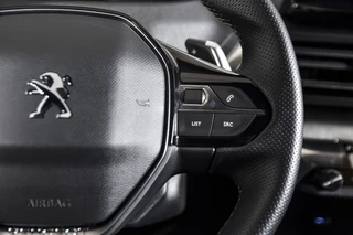 Peugeot 5008 | Dig. Cockpit | Adapt. Cruise | Stoelverw. | PDC | Camera | NAV + App. Connect | ECC | Elek. Klep | LM 19