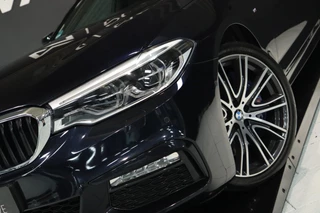 BMW 5 Serie BMW 5-serie Touring 540i xDrive M Sport / PANODAK / CAMERA / HUD / H&K / KEYLESS / 20'' - afbeelding nr 2
