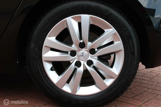 Peugeot 308 Peugeot 308 1.2 PureTech Blue Lease Executive, Trekhaak, Pano, voor/achter Pdc + Camera, App connect, Cruise, Navi, Clima, Donker glas. - afbeelding nr 19