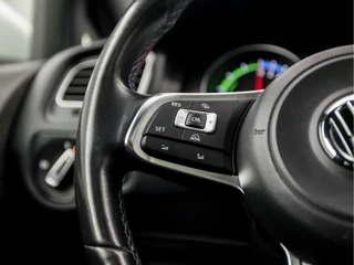 Volkswagen Golf 204Pk Automaat (SCHUIFDAK, APPLE CARPLAY, NAVIGATIE, CLIMATE, STOELVERWARMING, CAMERA, SPORTSTOELEN, GETINT GLAS, CRUISE, NIEUWE APK, NIEUWSTAAT) - afbeelding nr 21