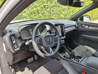 Volvo XC40 Volvo XC40 B5 AWD R-Design Panoramadak | Trekhaak | H&K Audio | 360 Camera | - afbeelding nr 17