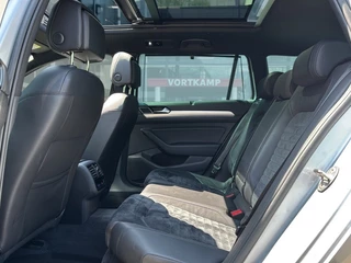 Volkswagen Passat Volkswagen Passat Variant 1.4 TSI DSG GTE PANO-DAK/LEDER/TREKHAAK/360CAMERA/AMBIENTE+ - afbeelding nr 12