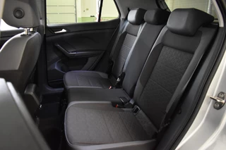 Volkswagen T-Cross Volkswagen T-Cross TSI 110PK DSG STYLE CAMERA/LED/CARPLAY - afbeelding nr 16
