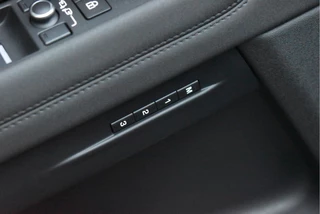 Land Rover Range Rover Evoque Land Rover Range Rover Evoque 1.5 P300e AWD R-Dynamic SE | Pano.dak | 360 gr.camera | Keyless | Elekt.stoelen | Carplay | Full LED | 20