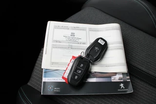 Peugeot 3008 Peugeot 3008 1.6 Hybrid 225PK Allure | Camera | Blind Spot - afbeelding nr 9