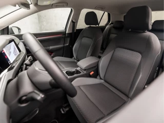 Volkswagen Golf Volkswagen Golf 1.5 TSI Sportline 150Pk (APPLE CARPLAY, GROOT NAVI, STUUR/STOELVERWARMING, SFEERVERLICHTING, SPORTSTOELEN, GETINT GLAS, KEYLESS, ADAPTIVE CRUISE, PARKEERSENSOREN, NIEUWE APK, NIEUWSTAAT) - afbeelding nr 15