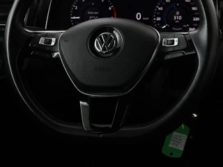 Volkswagen Golf Volkswagen Golf 1.0 TSI Highline | Stoelverwarming | Trekhaak |  Massage | Carplay | Adaptive cruise | Active Info Display | Navigatie | Parkeerhulp | Climate control - afbeelding nr 10