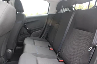 Peugeot 208 Peugeot 208 1.2 110PK AUTOMAAT SIGNATURE | NAVIGATIE | APPLE CARPLAY/ANDROID AUTO | PARKEERSENSOREN | DAB+ RADIO | LICHTMETALEN VELGEN | GETINTE RUITEN | CLIMATE CONTROL | CRUISE CONTROL | - afbeelding nr 8