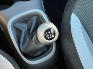 Toyota Aygo Toyota Aygo 1.0 VVT-i x-play | Achteruitrijcamera | Cruise Control | Airconditioning | Elektrische Ramen | - afbeelding nr 26