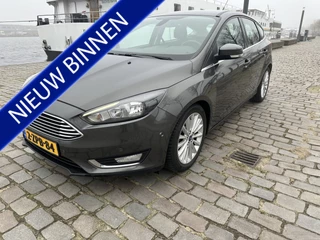 Ford Focus - 39825526-0