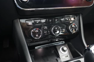 Škoda Superb Škoda Superb Combi 2.0 TDI Business Edition | Panoramadak | ACC | Canton | Camera - afbeelding nr 22