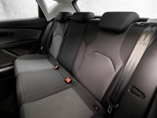 SEAT Leon 150Pk Automaat (APPLE CARPLAY, NAVIGATIE, CAMERA, CLIMATE, KEYLESS, SPORTSTOELEN, GETINT GLAS, PARKEERSENSOREN, CRUISE, LM VELGEN, NIEUWSTAAT) - afbeelding nr 14