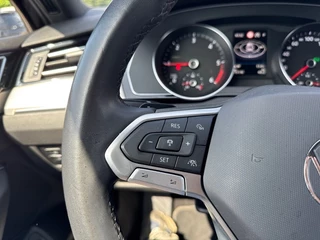 Volkswagen Passat Volkswagen Passat Variant 2.0 TDI DSG R-LINE CAMERA/NAVI/ACC/E-KLEP/CARPLAY/STOELVERW - afbeelding nr 17