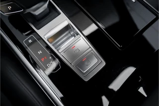 Audi A8 Audi A8 55 TFSI Quattro ProLine Plus B&O Matrix Schuifdak 4Wielsturing 20