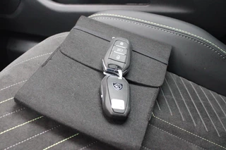 Peugeot 2008 Peugeot 2008 1.2 130PK AUTOMAAT GT PACK | NAVIGATIE | FULL LED KOPLAMPEN | DRAADLOZE APPLE CARPLAY/ANDROID AUTO | ADAPTIVE CRUISE CONTROL | CAMERA VOOR + ACHTER | CLIMATE CONTROL | LICHTMETALEN VELGEN 17