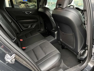 Volvo V60 Volvo V60 2.0 T6 Twin Engine AWD Momentum Pro | 340 PK | Stoelverwarming | Cruise Control | Achteruitrijcamera | Apple Carplay | Navi | Botspreventie | - afbeelding nr 20