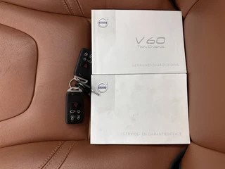 Volvo V60 Aut. *PANO | LUXURY-LEATHER | BI-XENON | PREMIUM AUDIO | NAVI-FULLMAP | MEMORY-PACK | HEATED-COMFORTSEATS | TOWBAR | ECC | PDC | CRUISE | 17''ALU* - afbeelding nr 26