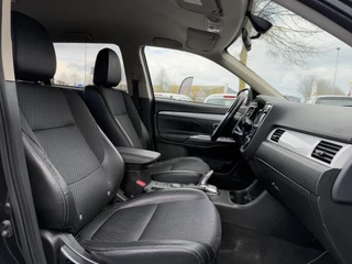 Mitsubishi Outlander Mitsubishi Outlander 2.0 PHEV Executive Edition 2e Eigenaar,Navi,Camera,Clima,Trekhaak,Cruise,121pk,Halfleder,Pdc,Dealer Onderhouden,Apk tot 11-2025 - afbeelding nr 7