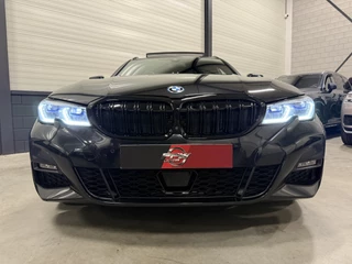 BMW 3 Serie BMW 3 Serie Touring 330e xDrive M-Sport PANO/LASER/360CAMERA/ADAPTIVE M-ONDERSTEL/ACC/LEER-ALCANTARA/19