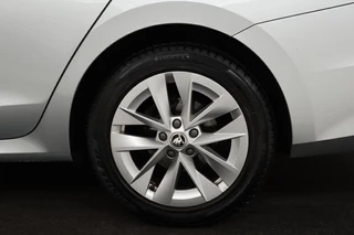 Škoda Octavia Skoda Octavia 1.0 e-TSI Business Edition Plus |  Stoelverwarming | Trekhaak | Camera | Adaptive cruise | Memory | Carplay | Side Assist | Full LED | Keyless | Park Assist | Navigatie - afbeelding nr 32