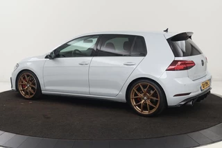 Volkswagen Golf Volkswagen Golf 2.0 TSI GTI | Stoelverwarming | Adaptive cruise |  Full LED | Carplay | Navigatie | 19'' | Sportstoelen | PDC | Bluetooth - afbeelding nr 2
