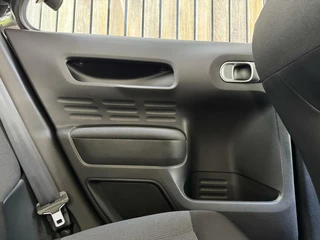 Citroën C4 Cactus Citroen C4 Cactus 1.2 PureTech Shine 110pk Navigatiesysteem | Climate control | Cruise control | Multifunctioneel stuurwiel | Trekhaak | Isofix | Getint glas | Inparkeerhulp | Parkeersensoren voor en achter | Achteruitrijcamera - afbeelding nr 38