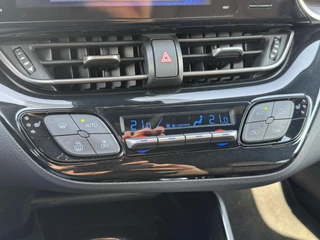 Toyota C-HR Toyota C-HR 1.8 Hybrid First Edition Camera Navigatie Cruise Clima Stoelverwarming Keyless Trekhaak - afbeelding nr 32